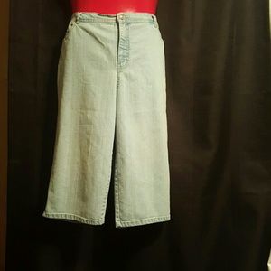 Gloria Vanderbilt blue jean capris, size 18w